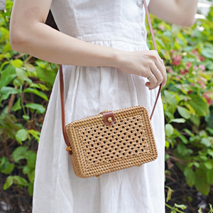 Sac fourre-tout décontracté en paille tressée, style boîte, vintage, rond, avec bandoulière en cuir PU, fermeture éclair et broderie - Product Image 1