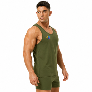 El estilo clásico brinda suavidad y comodidad, y las costuras impecables a la camiseta sin mangas para hombre, con una ligereza ideal para salidas informales y viajes a la playa. - Product Image 2