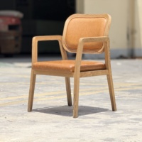 Fauteuil Rétro Vintage en Cuir PU avec Coussin Camel, Cadre en Bois Massif et Dossier à Motif Damassé – Chaise d'Appoint pour Salon ou Café