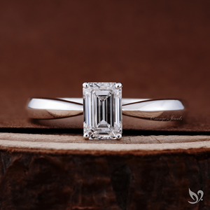 Anillo de Compromiso con Diamante Cultivado en Laboratorio, Corte Esmeralda de 1 Quilate, Certificado IGI, Engaste Solitario con Tallo Puntiagudo, Oro Blanco de 10K, para Boda - Product Image 1