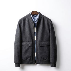 Veste universitaire personnalisée pour hommes en gros, corps en laine, manches en cuir, broderie chenille, style Letterman, streetwear, fabrication sous marque privée - Product Image 6