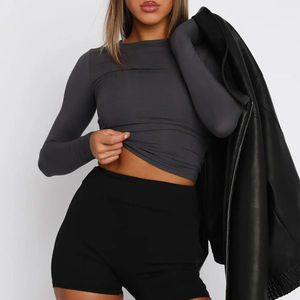 Haut court plissé uni à manches longues et col rond en tricot de spandex et polyester pour femme grande taille, style décontracté, longueur courte - Product Image 1