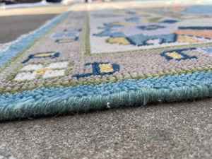 Tapis tissé à la main moderne et vibrant en laine/soie, motifs floraux, écologique, antidérapant, résistant à la saleté, adapté aux animaux domestiques - Product Image 4