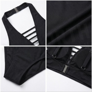 Ensemble de yoga 2 pièces imprimé papillon bleu avec finition dorée, body à col en V profond et jupe portefeuille longueur genou - Product Image 4
