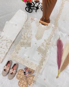 Ensemble Sharara ethnique de luxe pour enfants avec broderies de sequins et manches fantaisie – Tenue de mariage et de festival - Product Image 4