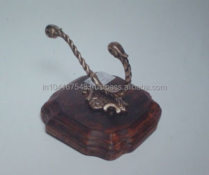 ตะขอแขวนผ้าทำจากโลหะและไม้ตะขอตกแต่งผนังดีไซน์ทันสมัยสำหรับโอกาสในวันเกิด - Product Image 1