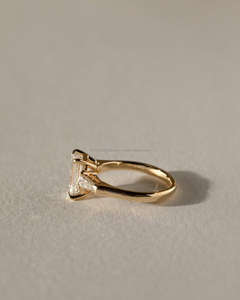 Anillo de Compromiso/Boda de Diamantes de Oro Amarillo de 14K Estilo Vintage para Mujer, Corte Pera, Diamante Cultivado en Laboratorio, Clásico, Certificado IGI - Product Image 4