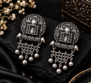 Boucles d'oreilles pendantes ethniques vintage en argent tibétain OZ-114 Taj Mahal pour femmes, en laiton plaqué argent antique, vente en gros ARTS JEWELS - Product Image 4