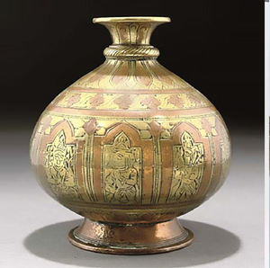 Kalash bicolore en laiton et cuivre avec un bord évasé. Pot rituel parfaitement équilibré disponible à prix de gros. - Product Image 3