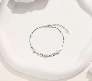 Pulsera de tenis blanca de plata de ley con moissanita y diamantes, hermosa pulsera de diamantes personalizada y otras joyas de diamantes - Product Image 2