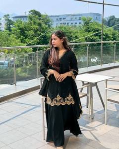 Nouvel ensemble de soirée de créateur avec pantalon palazzo et dupatta fantaisie en Georgette, broderie lourde, exportation en gros d'Inde - Product Image 4