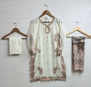 งานมือเทียม Georgette ของนักออกแบบล่าสุดพิมพ์ชุด Kurti โดย Fab Zone - Product Image 1