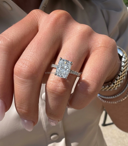 Anillo Elegante con Circonita Cúbica de Corte Cojín, Anillo de Declaración con Halo Oculto y Banda Pavé en Oro de 10K, 14K, 18K, Anillo de Aniversario, Boda, Joyería Nupcial - Product Image 1