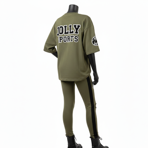 Ensemble femme haut de gamme : T-shirt vert olive en coton, polyester et élasthanne 200 GSM et legging noir 240 GSM avec logo imprimé en relief - Product Image 5