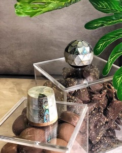 Boîte de rangement alimentaire carrée en acrylique faite à la main, durable, multifonctionnelle, avec charnières, personnalisable, boîte cadeau de luxe pour la salle à manger - Product Image 2