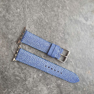 Bracelet de montre en cuir de raie véritable fait à la main, personnalisable, compatible avec Apple Watch - Product Image 3