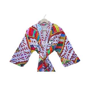 Fabricante y mayorista de kimonos cortos acolchados Kantha indios para mujer, bata vintage, moda festiva, bata de algodón hecha a mano. - Product Image 4