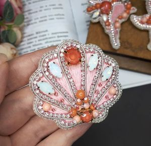 Broche de Lujo con Cuentas de Cristal Bordadas, Joyería Artesanal Hecha a Mano, Modelo MD-9368, Personalizable para Bodas - Product Image 6
