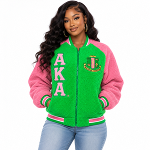 Veste universitaire Alpha Sorority rose et verte en sherpa, style color block, avec patch en chenille peluche, veste de style Letterman - Product Image 1