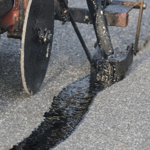 Scellant de rempotage de route d'asphalte pour imperméabiliser et sceller les fissures de chaussée de bitume - Product Image 2