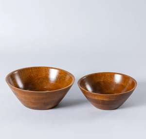 Bol en bois massif de fournisseur indien avec finition rustique pour salades, soupes, pâtes ou en-cas, disponible à bon prix - Product Image 1