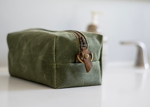 Trousse de Toilette Vintage pour Homme en Toile et Cuir Écologique 16oz avec Fermeture Éclair, Personnalisable avec Logo, pour Rasage et Cosmétiques - Product Image 5