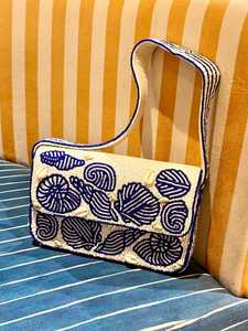 Sac à bandoulière de luxe multicolore perlé pour femmes avec un design attrayant et une qualité artisanale supérieure - Product Image 3