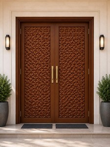 Porte d'entrée en bois naturel la plus vendue avec un design classique sculpté et une finition en bois naturel pour un projet résidentiel de luxe - Product Image 4