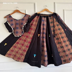 Lehenga acampanada de algodón Ajrakh y Khadi de alta calidad con estampado Ajrakh y bordado multihilo - Blusa preconfeccionada - Exportador indio - Product Image 1