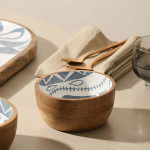 Tazón de Madera Hecho a Mano de Dos Tonos con Interior con Patrón Azul y Blanco para Servir Alimentos - Product Image 3