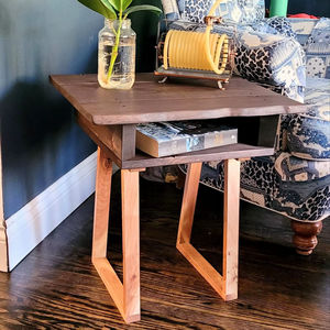 Mesa Auxiliar de Madera 2026 con Acabado Natural y Estante Abierto, Mueble Elegante para Diseño Interior Contemporáneo - Product Image 1