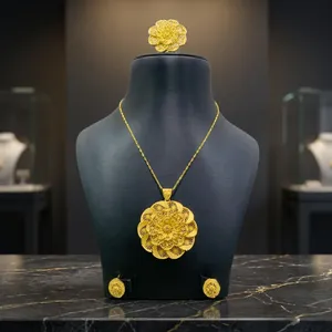 Nouveau collier pendentif en forme de fleur plaqué or 24 carats avec chaîne à maillons pour femmes, idéal pour les soirées et la mode - Product Image 1