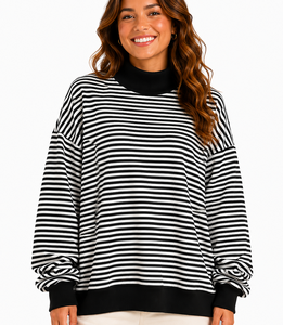 Sudadera Premium Personalizada para Mujer con Cuello Alto, Hecha de 100% Algodón, con un Tacto Ligero y Comodidad Transpirable - Product Image 5