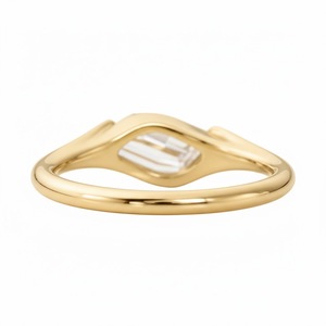 Anillo de compromiso solitario curvo de oro macizo de 18 quilates con diamante de corte llama cultivado en laboratorio y engaste de bisel, joyería fina para mujer, uso diario - Product Image 4
