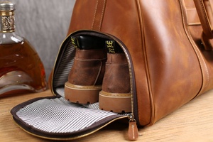Sac de voyage léger en cuir softshell, très vendu, avec plusieurs poches et coutures renforcées - Product Image 3