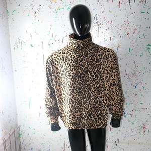 Sudadera LEOPARDS con cuello alto 100% algodón, sudadera de cuello ancho URBAN PRODUCTIONS - Product Image 1