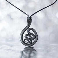 Vente en gros pas cher prix d'usine-médiéval forgé à la main Viking Troll croix pendentif unisexe peu de brillance torsadé médiéval bras anneau