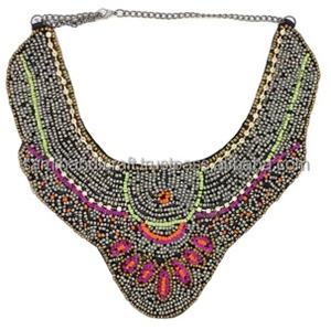 Collier brodé de perles de rocaille au design élégant et tendance, idéal pour les mariages romantiques et l'art de la mode féminine - Product Image 6