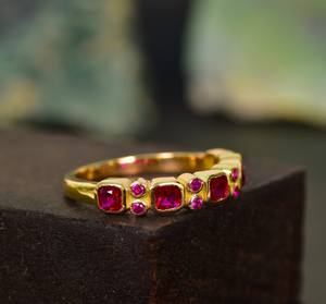 แหวนอาร์ตเดโคประดับทับทิมทรงเอternity เงินแท้ 925 ชุบทอง 14K รับรองโดย IGI เหมาะสำหรับงานแต่งงาน งานเทศกาล หรือวันครบรอบ สำหรับผู้หญิง เป็นของขวัญ - Product Image 5