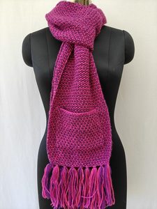 Écharpe tricotée unisexe épaisse de luxe - Design au crochet fini à la main - Accessoire d'hiver doux avec logo de marque personnalisé - Product Image 2