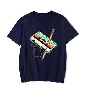 Camiseta Ligera de Manga Corta con Cuello Redondo para Hombre, Color Rosa, con Estampado de Cinta de Cassette y Lápiz, Logotipo Frontal, Tejido de Punto Jersey, 100% Algodón - Product Image 4