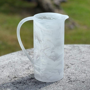 Pichet à eau en résine élégant, écologique, fait main, durable avec poignée, pichet de service moderne en résine, vaisselle unique pour la maison - Product Image 2