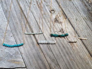 Delicado collar de rebanada de chip de barra turquesa para compromiso, boda o fiesta - Product Image 2