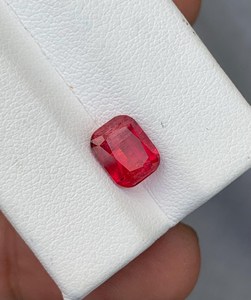 Tourmaline Rubellite Naturelle, Coupe Octogonale, Origine Inde, Pierre Précieuse Non Montée, Rouge Facettée, Qualité Exceptionnelle, Grade Rare, Certifiée par un Certificat Tierce Partie - Product Image 6