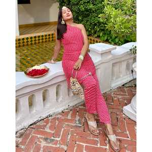 Ensemble de costume pour femme Samara rouge Leheriya, haut et bas asymétriques, en crêpe, sans manches, respirant, tenue de soirée ethnique de créateur - Product Image 2