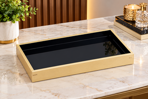 Plateau de service rectangulaire décoratif moderne Daystar Trade avec base noire brillante, finition dorée, bords surélevés pour la décoration de la maison, hôtel, etc. - Product Image 3