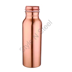 JUEGO DE BOTELLAS DE AGUA DE COBRE (700 ML, LISA) Par de botellas de cobre tradicionales Juego de artículos de bebida de cobre sostenible - Product Image 1