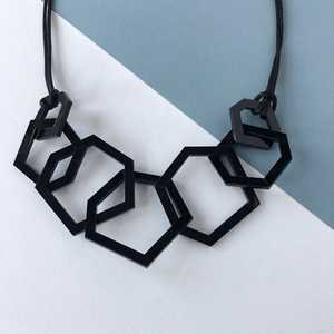Collar de Resina Negra Unisex de MN EXPORTS, Joyería Moderna para Mujer, Hecho a Mano, Collar de Moda para Fiestas Cristianas - Product Image 4