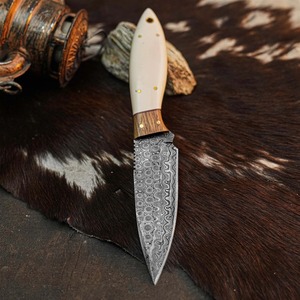 Couteau de chasse artisanal en acier Damas avec manche en os et en bois, étui en cuir |   Couteau à lame fixe personnalisé en gros - Product Image 3