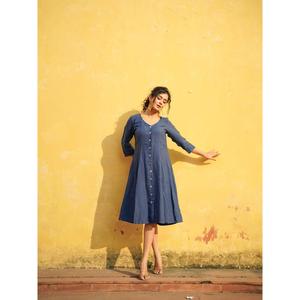 Robe midi en coton et lin de style bohème pour femmes, col en V, boutonnée, fluide, décontractée, robe maxi d'été - Product Image 3